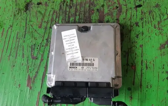 Volkswagen PASSAT B5 Engine control unit/module ECU 0281010176