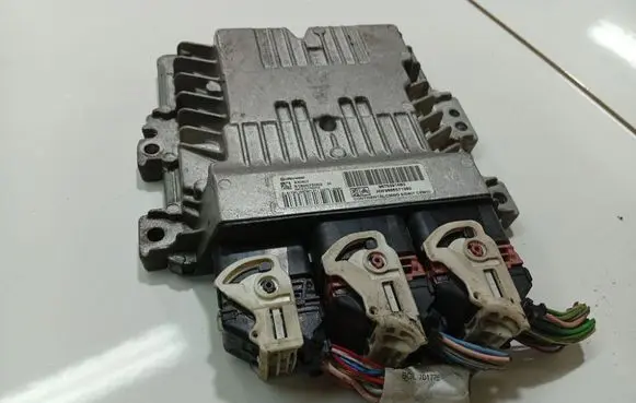 Citroen DS3 Engine control unit/module S180075002