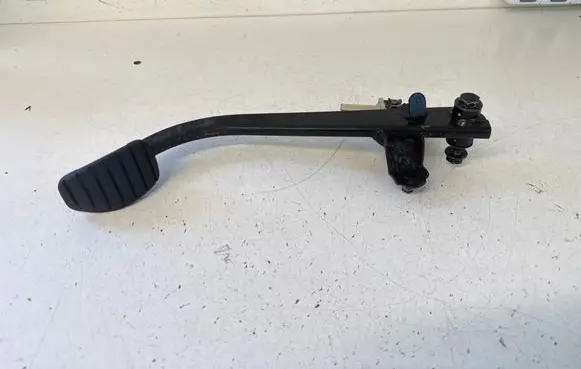 Opel Vivaro Clutch pedal 3357 1220