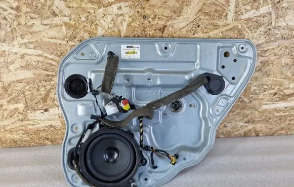 Volvo V50 Rear window lifting mechanism without motor 8679083