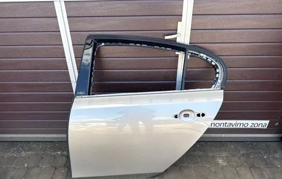 Renault Latitude (L70) Rear door 