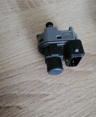 Ford Mondeo Mk III Brake pedal sensor switch 1s7t13490aa