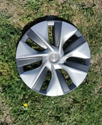 Tesla Model 3 R19 wheel hub/cap/trim 104423500C