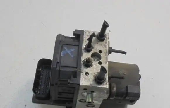 Volkswagen PASSAT B5 ABS Pump 4B0614517G