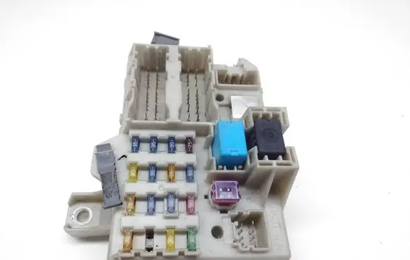 Mazda 6 Fuse module