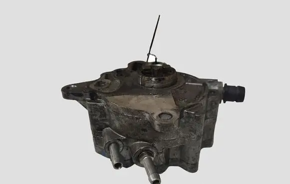 Volkswagen Jetta V Vacuum pump 03G145209C