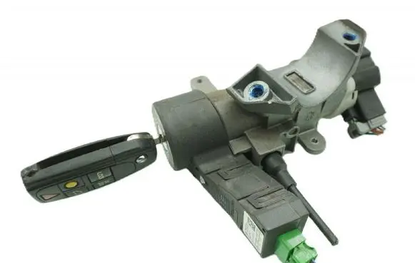 Volvo V70 Ignition lock 8645228