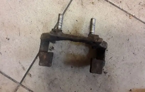 BMW 1 E81 E87 Brake caliper pad carrier rear NOCODE