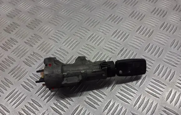 Volkswagen PASSAT B5.5 Ignition lock 4B0905851C