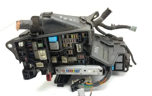 Lexus IS III XE30 Fuse module 8264453010B B01101962 63585702