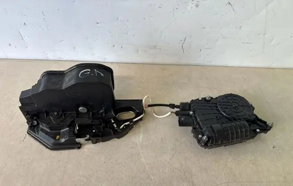 BMW 5 F10 F11 Rear door soft close latching motor 7154516