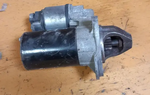 Opel Astra J Starter motor 55578921