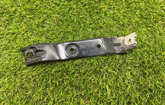 Mercedes-Benz B W246 W242 Fender mounting bracket A2466280114