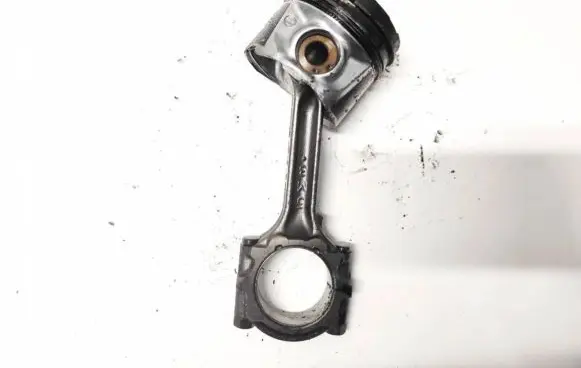 Nissan Primera Piston with connecting rod