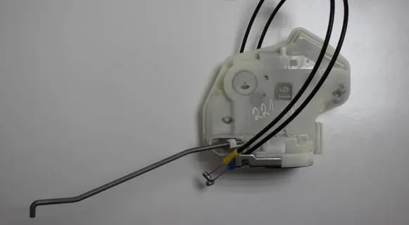 Mitsubishi ASX Front door lock A047218