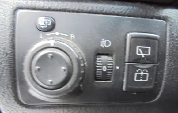 Wing mirror switch