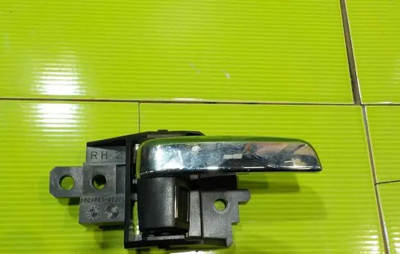 Mitsubishi ASX Front door interior handle 8AB25