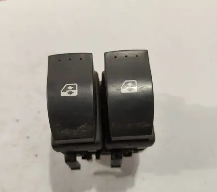 Renault Laguna II Electric window control switch 015090A