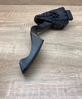 Toyota Prius (XW20) Accelerator throttle pedal 7812047050 1988003200 Used