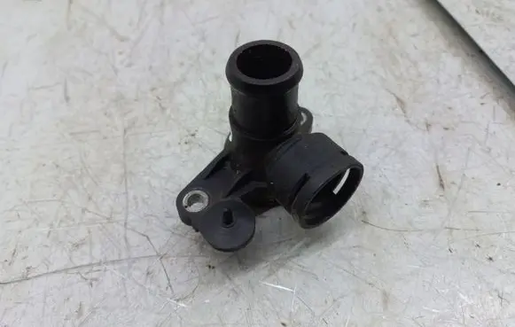 Volkswagen PASSAT CC Engine coolant pipe/hose 06J121132G