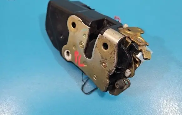 Chrysler Voyager Front door lock IMPRK1532723