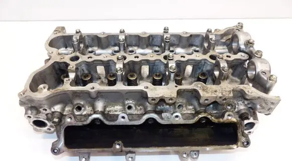 Toyota Land Cruiser (J200) Engine head 
