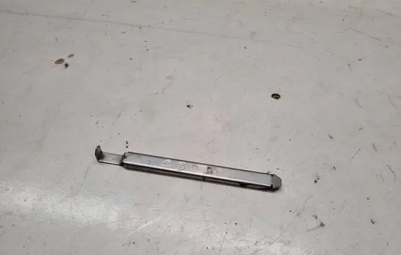 Headlight/headlamp mounting bracket