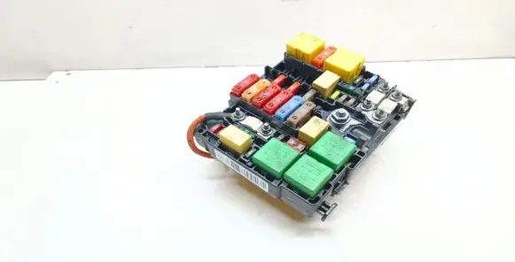 Peugeot 308 Fuse module 9804848580