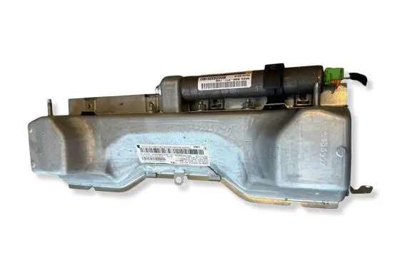 Mercedes-Benz C W204 Knee airbag 2048602002 ZV77730430143 306026999AR