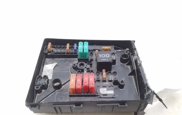 Volkswagen Golf V Fuse module 1K0937125A