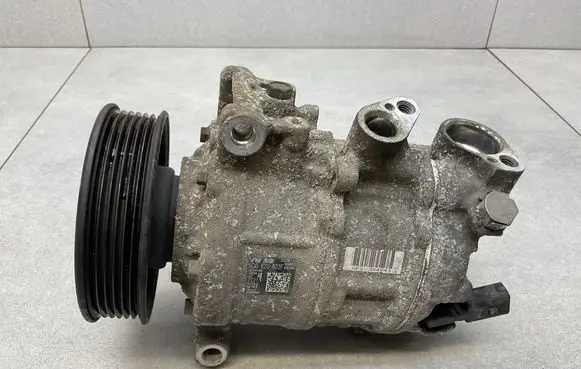 Volkswagen PASSAT B8 Air conditioning (A/C) compressor (pump) 5Q0820803F