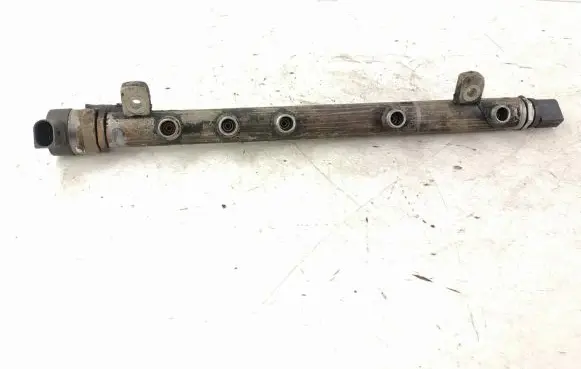 Mercedes-Benz B W245 Fuel main line pipe 6400701295 A6400701295