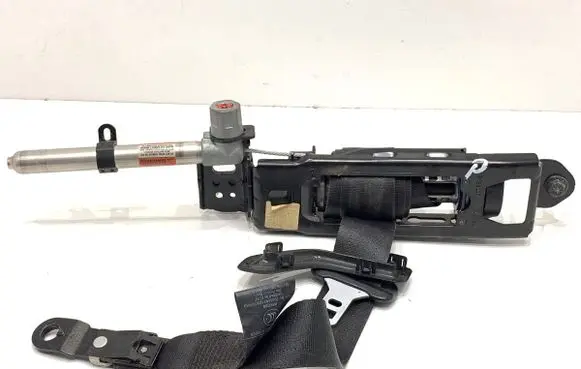 Volvo V50 Front seatbelt 