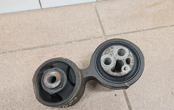 Honda Accord Engine mount bracket 