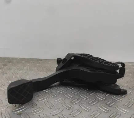 Seat Ibiza IV (6J,6P) Clutch pedal 6R0721117B