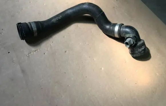 Audi Q7 4L Engine coolant pipe/hose 7L6122291