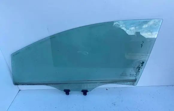 KIA Rio Front door window glass four-door