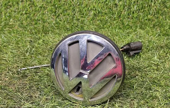 Volkswagen Golf IV Tailgate exterior lock 1J5962103
