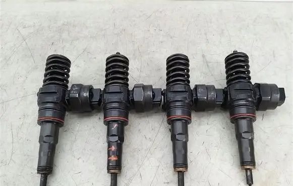 Volkswagen Golf IV Fuel injectors set 038130073J