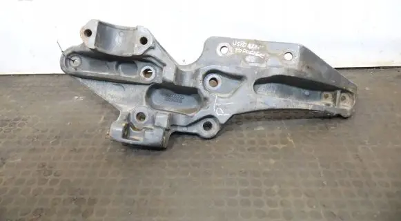 Engine mount bracket
