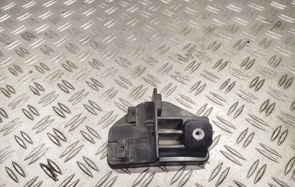 Front bumper mounting bracket