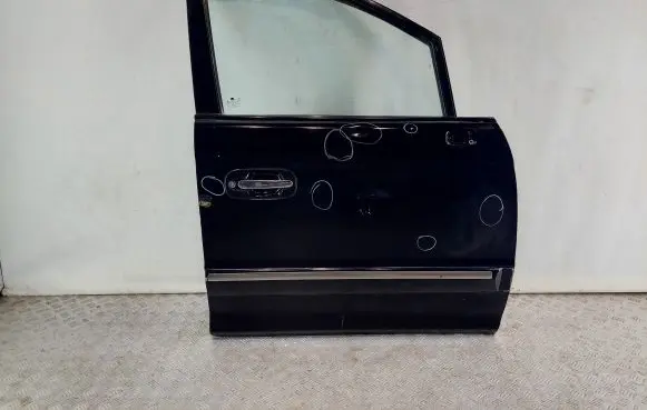 Hyundai Trajet Front door