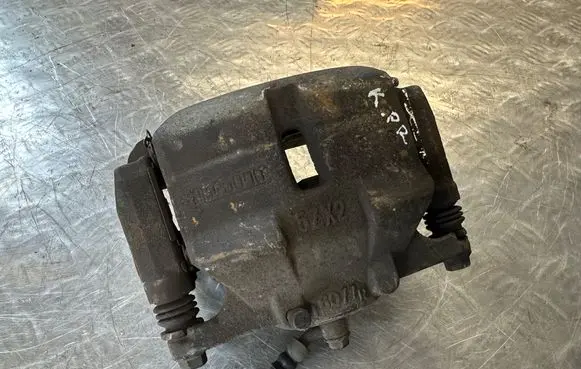 Nissan X-Trail T32 Front brake caliper