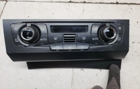 Audi S5 Climate control unit 8T2820043H