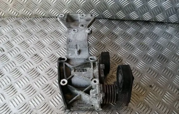 Volvo V50 Generator/alternator bracket 30750940