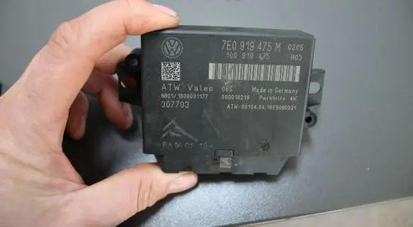 Volkswagen Transporter - Caravelle T5 Parking PDC control unit/module 1Q0919475 307703 7E0919475M