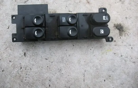 Hyundai i30 Tailgate/trunk/boot open switch 2L010