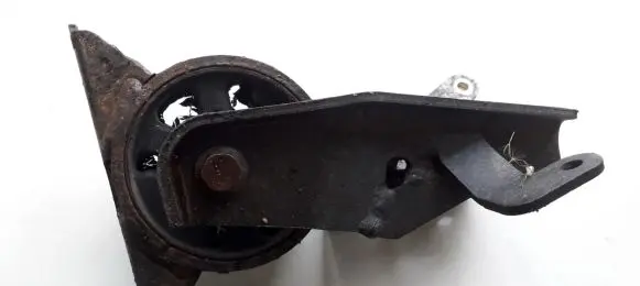 Volvo S40, V40 Engine mount bracket
