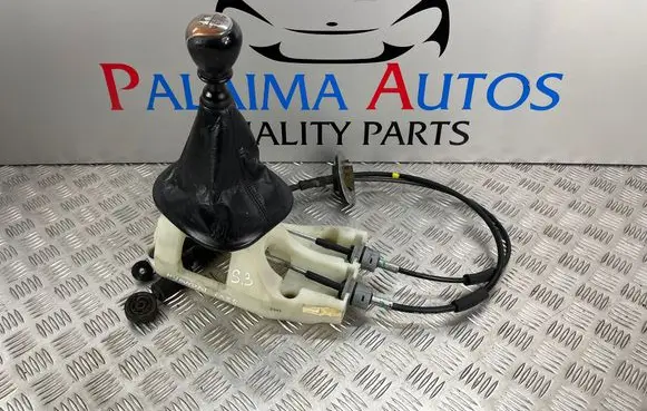 Hyundai ix35 Gear shifter/selector 437002Y9409P