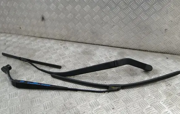 Mitsubishi Outlander Front wiper blade arm